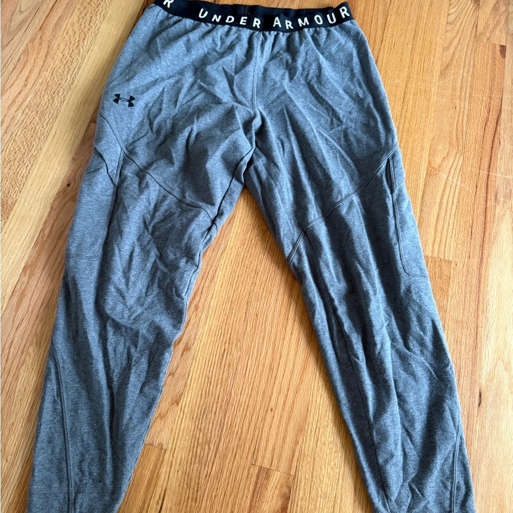 Under Armour Charcoal Athletic Pants women’s medium  with pockets